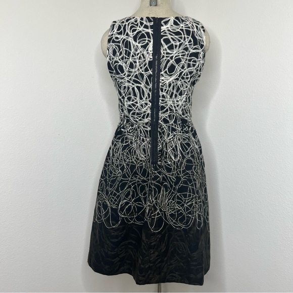 🔹 Maeve Fading Tracery Embroidered Sleeveless Dress - Picture 2 of 6